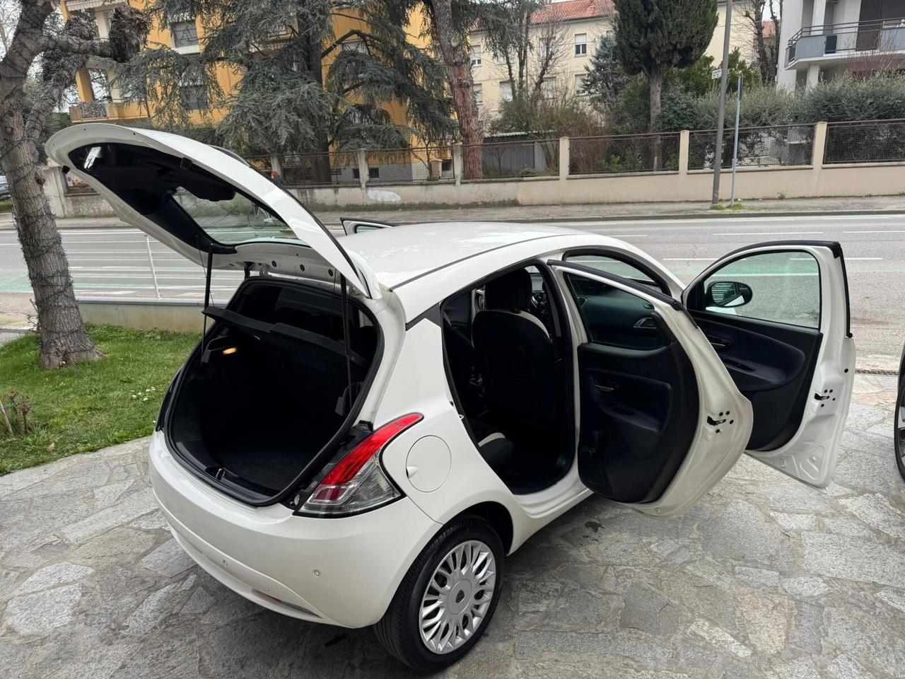 LANCIA YPSILON 1.2 69cv 5p GPL ECOCHIC GOLD NEOP.