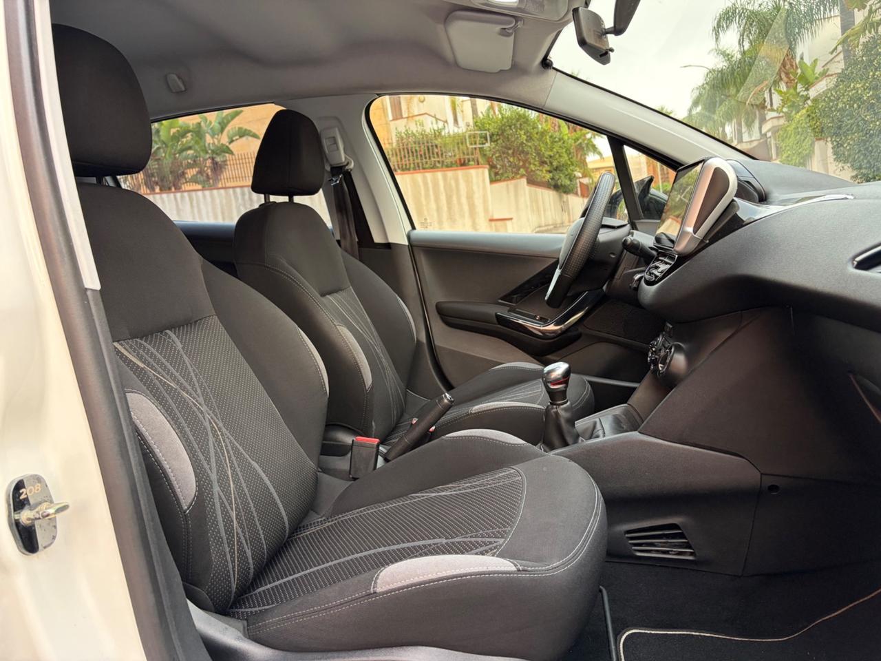 Peugeot 208 1.4 HDi 68 CV strafull