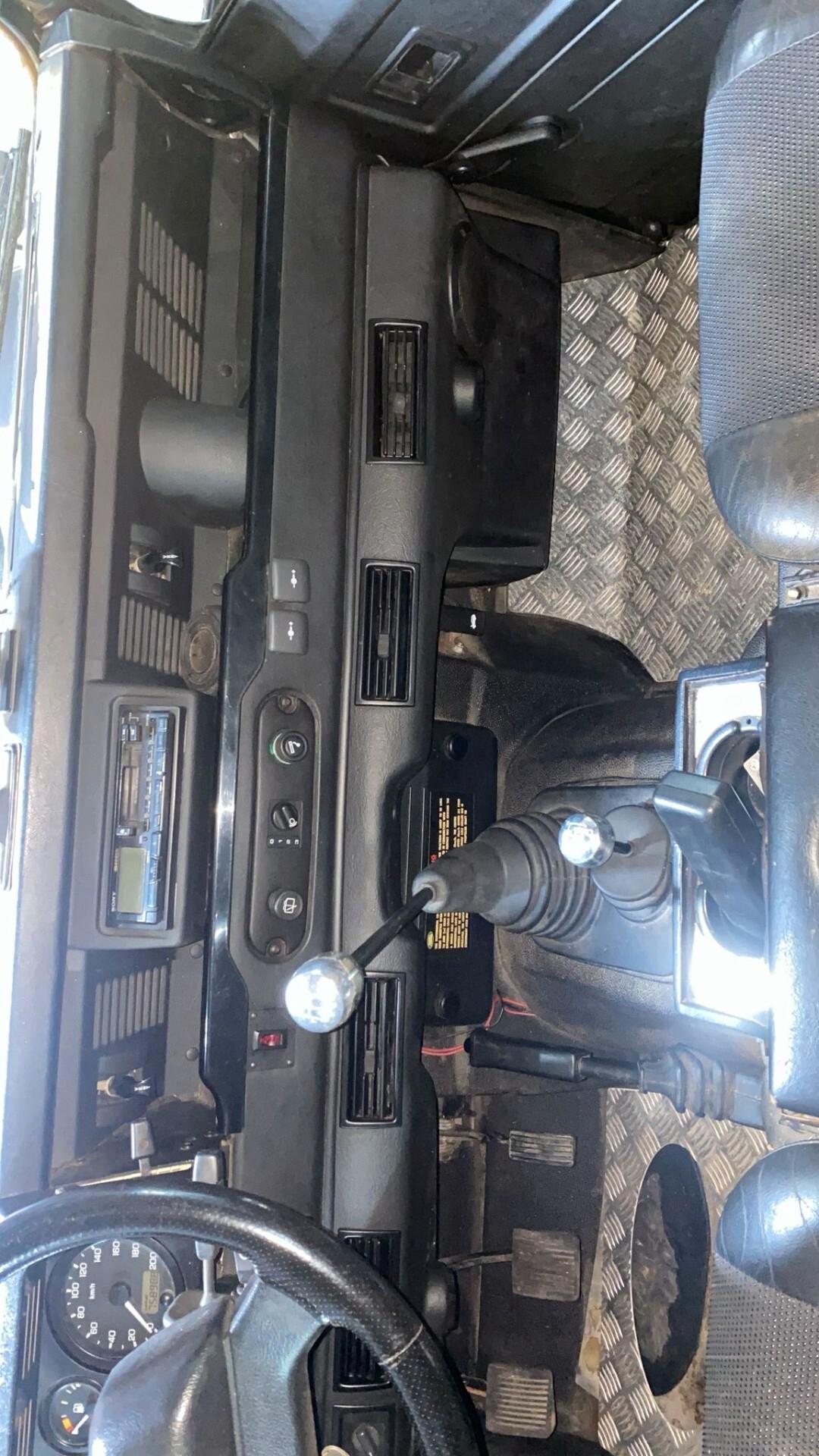 Land Rover Defender LD - Tomb Raider