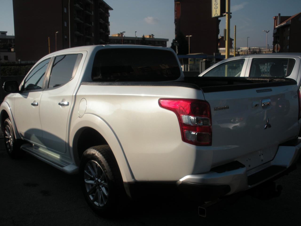 Mitsubishi L200 2.4 DI-D/181CV Double Cab Intense Hp Mivec SDA