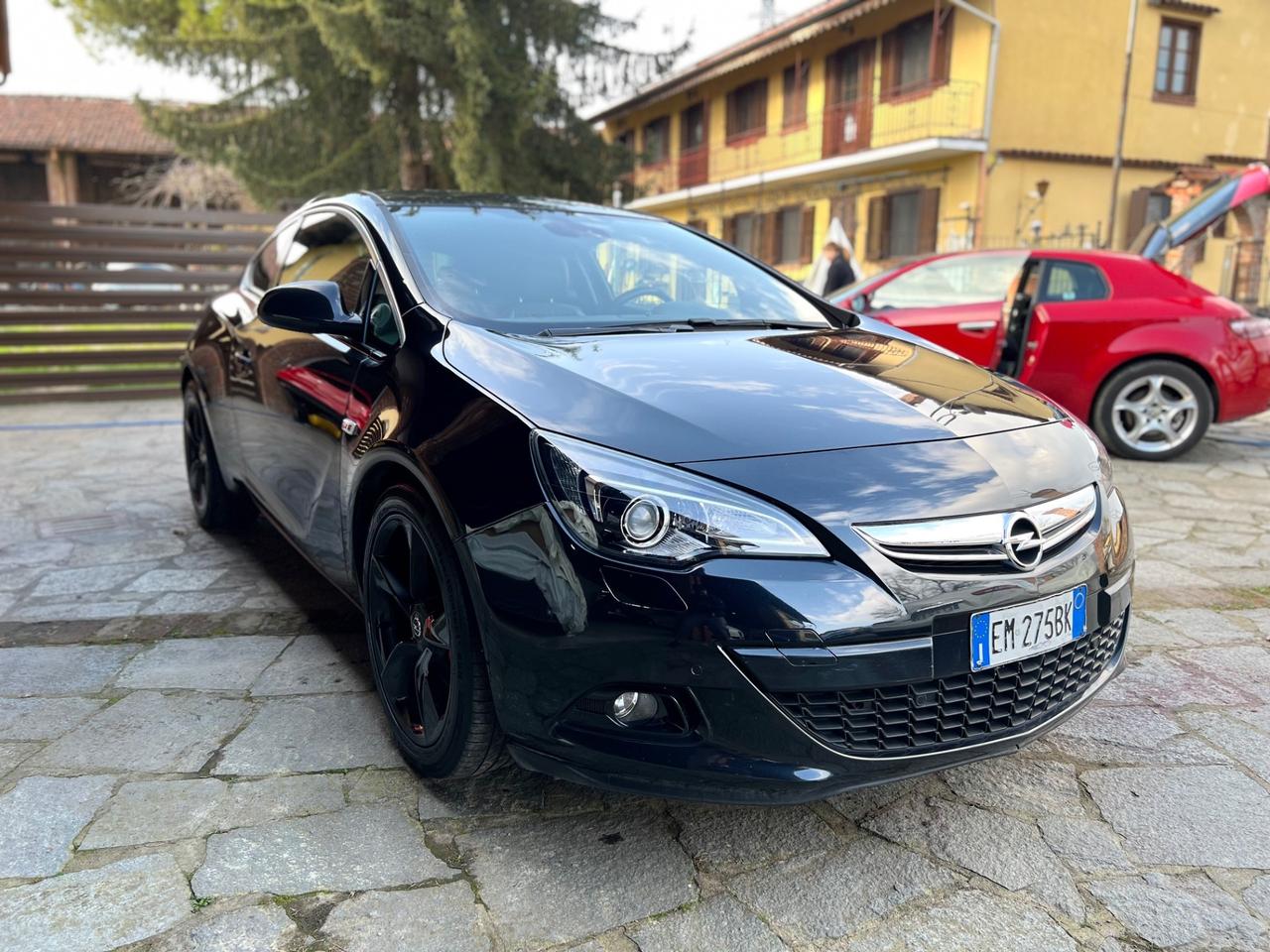 Opel Astra GTC 1.6 Turbo 180CV Cosmo