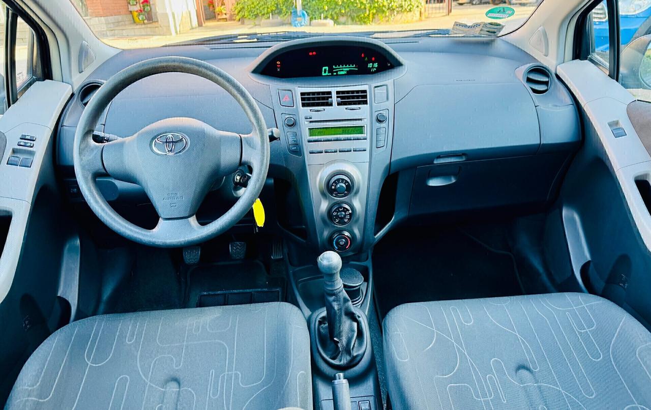 Toyota Yaris 1.0 5 porte ok neopatentati