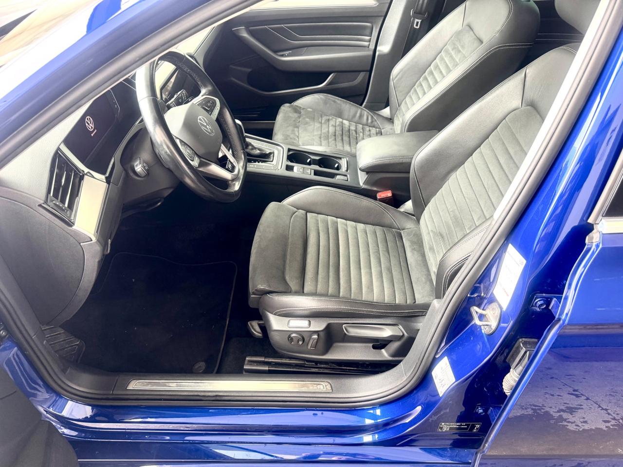 Volkswagen Passat R-Line 2.0 TDI SCR 200 CV DSG Executive