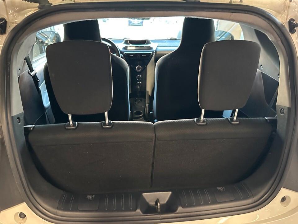 Toyota iQ 1.0 Lounge Automatica Cvt