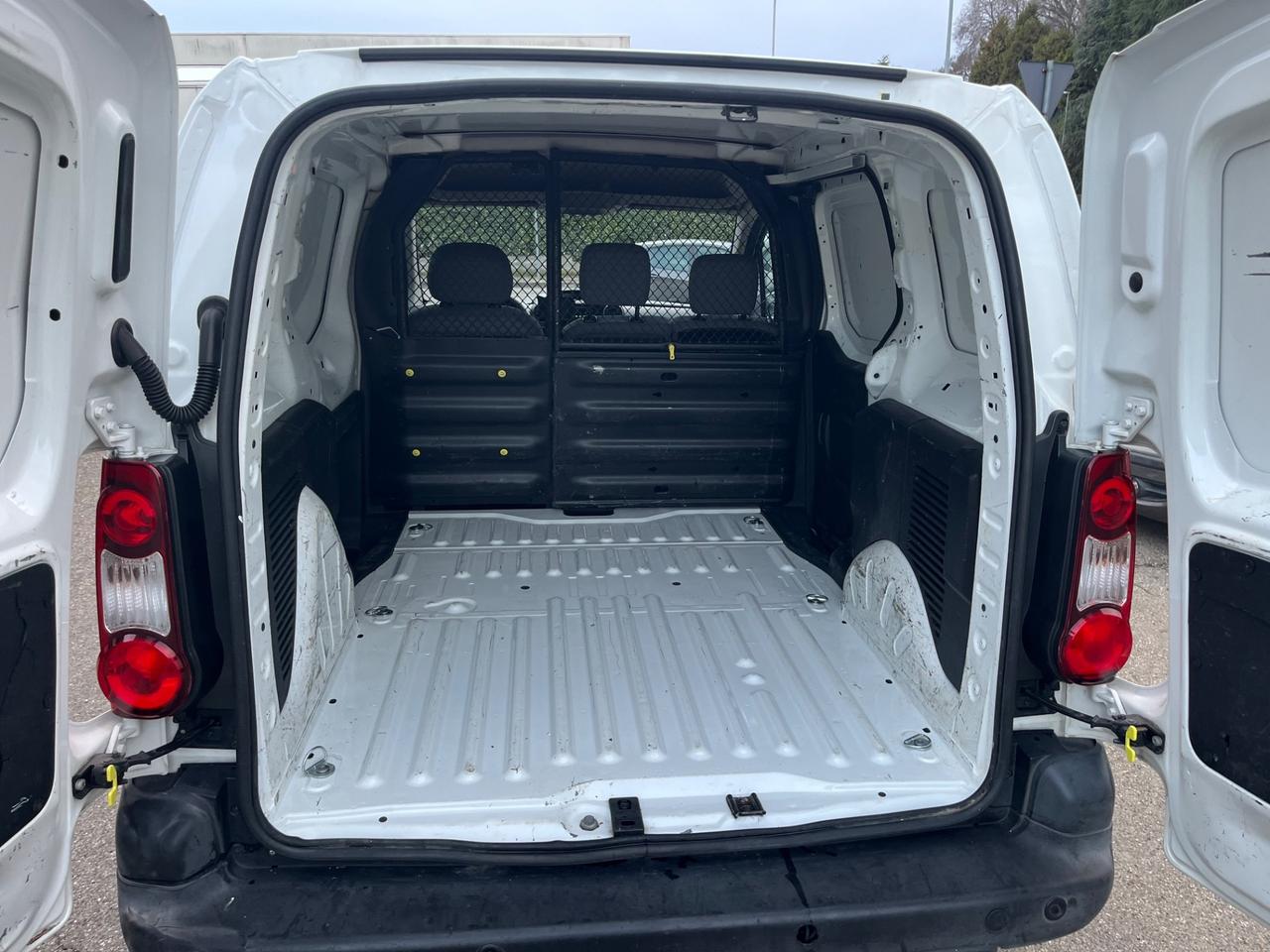 Peugeot Partner Autocarro/la portata:616KG/Euro5B con FAP/3Posti e 4Porte/