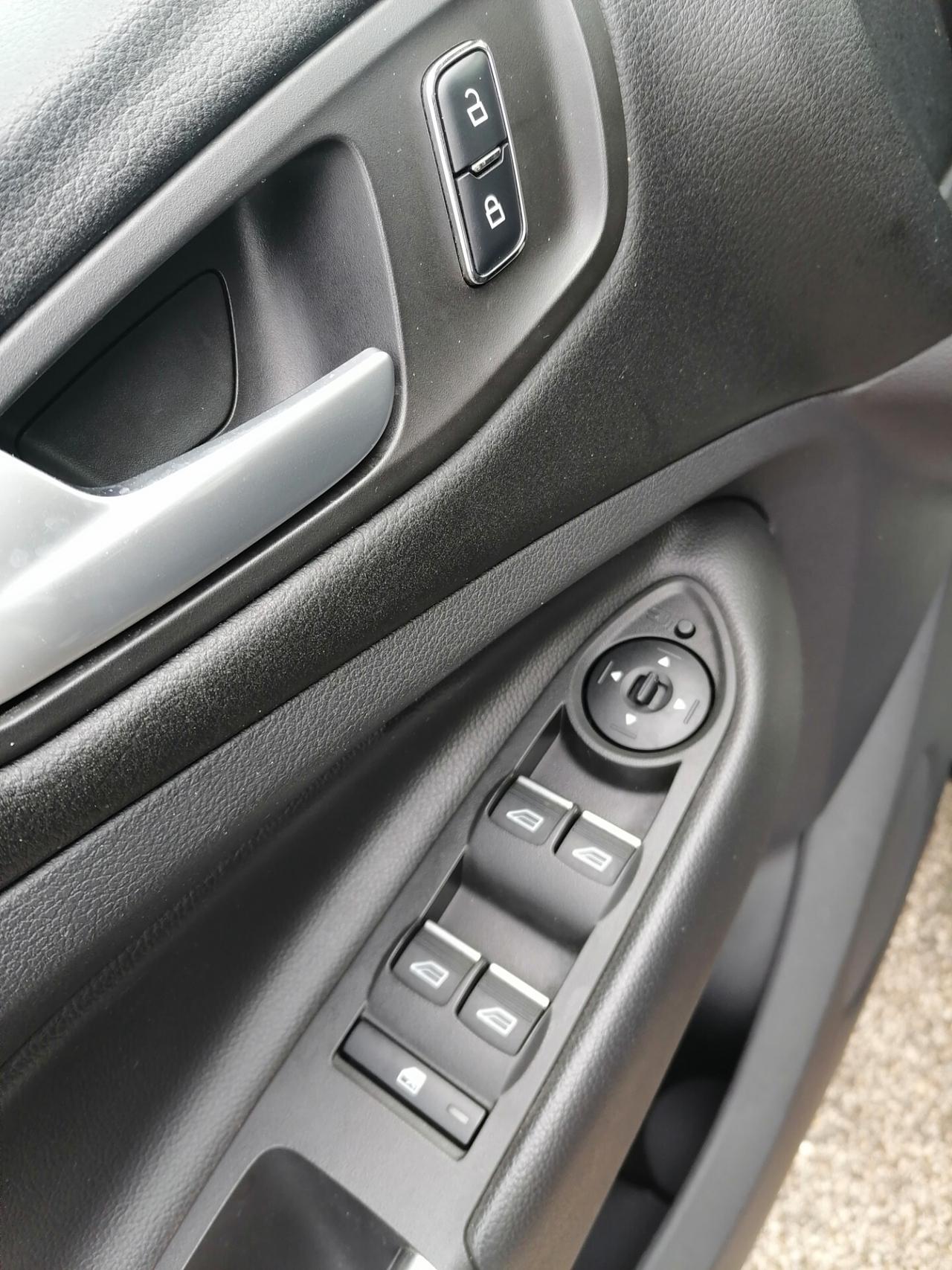 Ford Kuga 2.0 TDCI 120 CV **112.000 KM** TITANIUM 2016