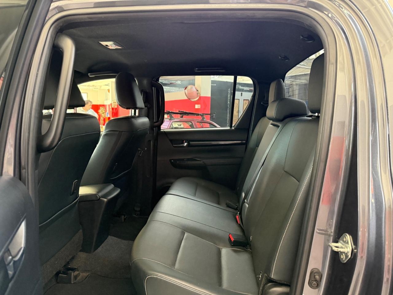 Toyota Hilux 2.4 D-4D A/T 4WD 4 porte Double Cab Lounge