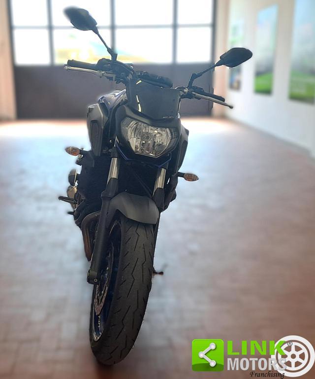 YAMAHA MT-07 .