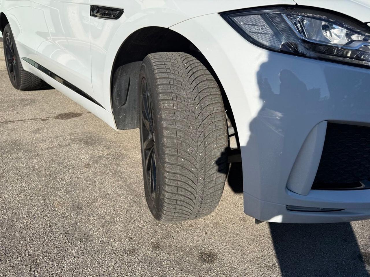 Jaguar F-Pace 180 cv #8582