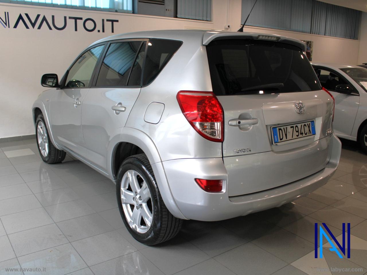 TOYOTA RAV4 2.2 D-4D 177 CV Luxury