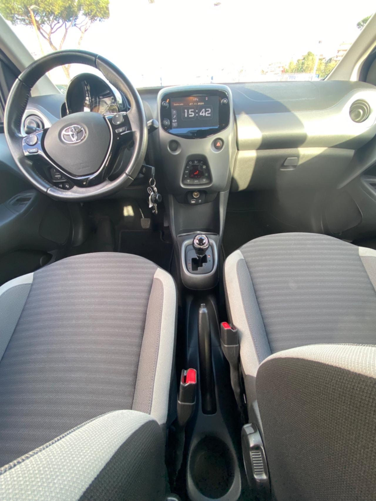 Toyota Aygo Connect 1.0 VVT-i 72 CV 5 porte x-play MMT