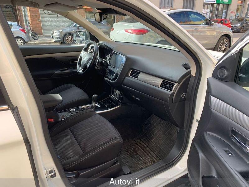 Mitsubishi Outlander Outlander 2.2 DI-D 4WD Instyle Plus SDA 7 posti (PROMO)