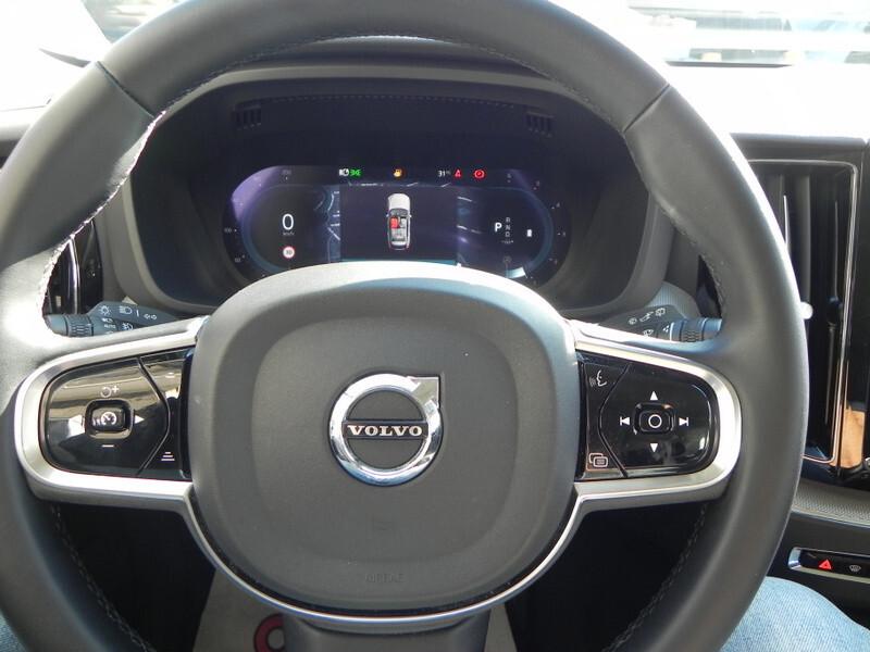 Volvo XC 60 XC60 B4 (d) automatico Plus Dark