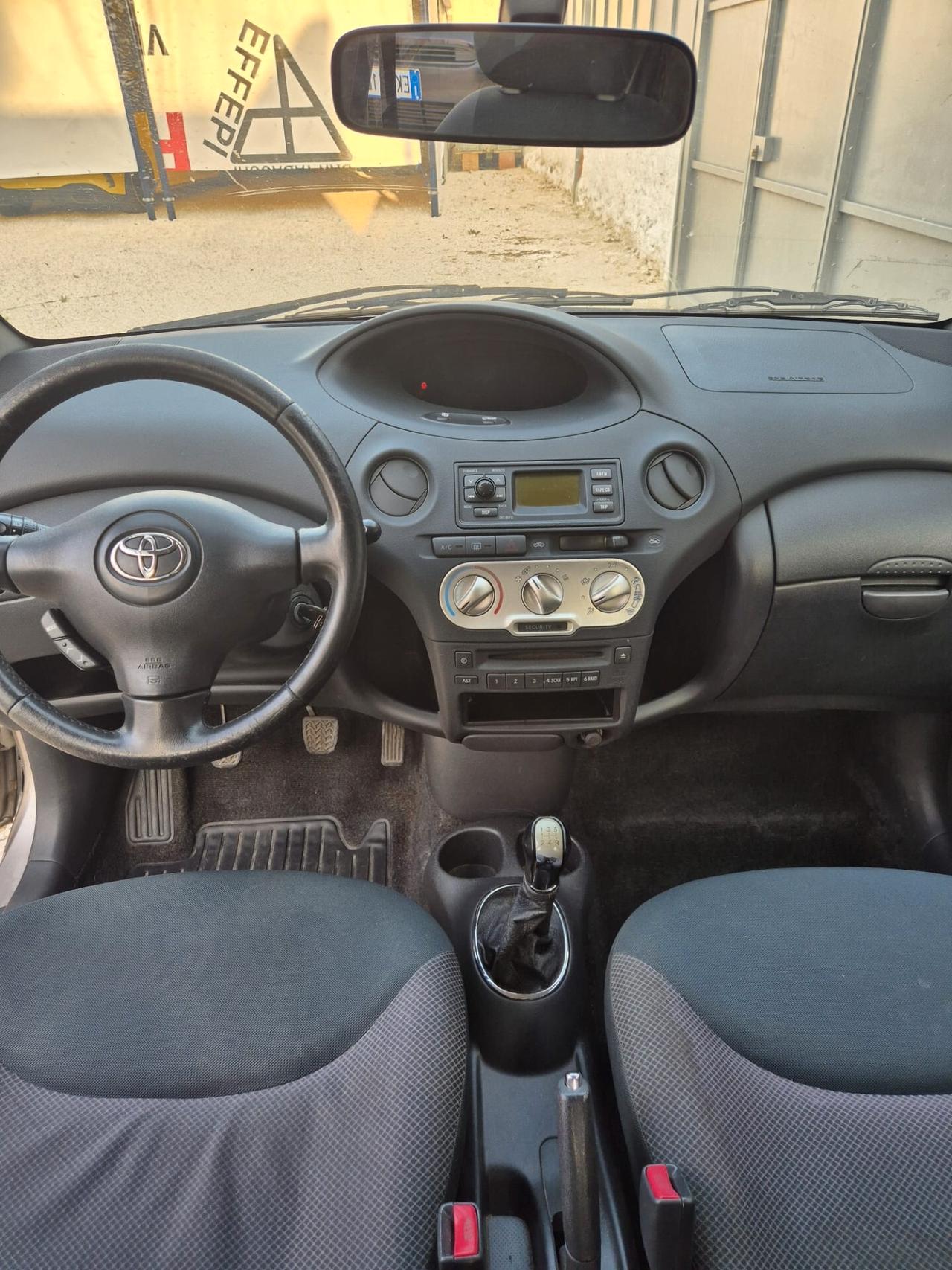 Toyota Yaris 1.4 tdi D-4D cat 5 porte Sol Blue