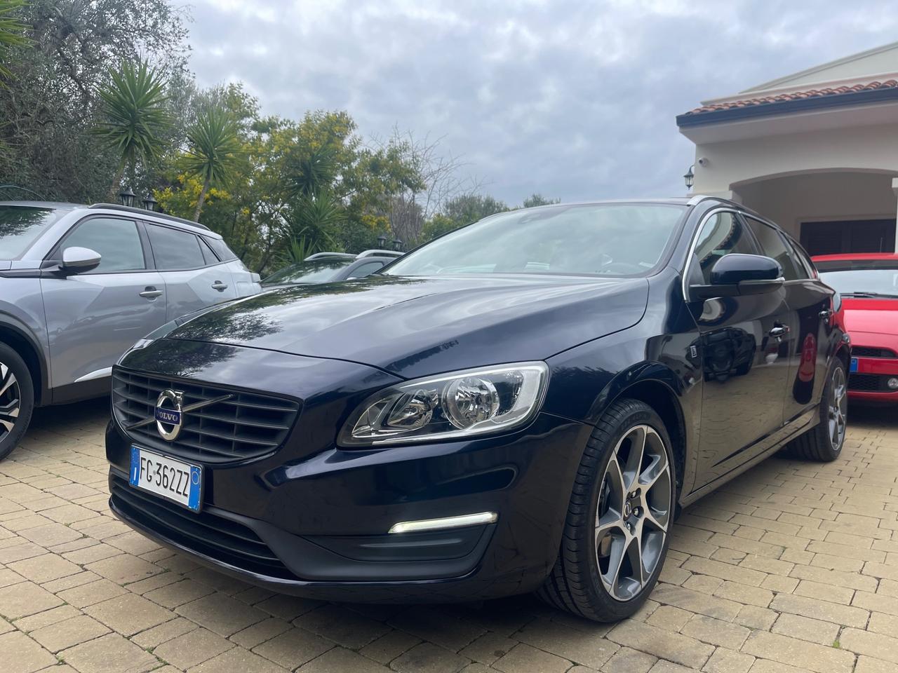 VOLVO V60 2.0 D2 120CV OCEAN RACE FULL LED MY17