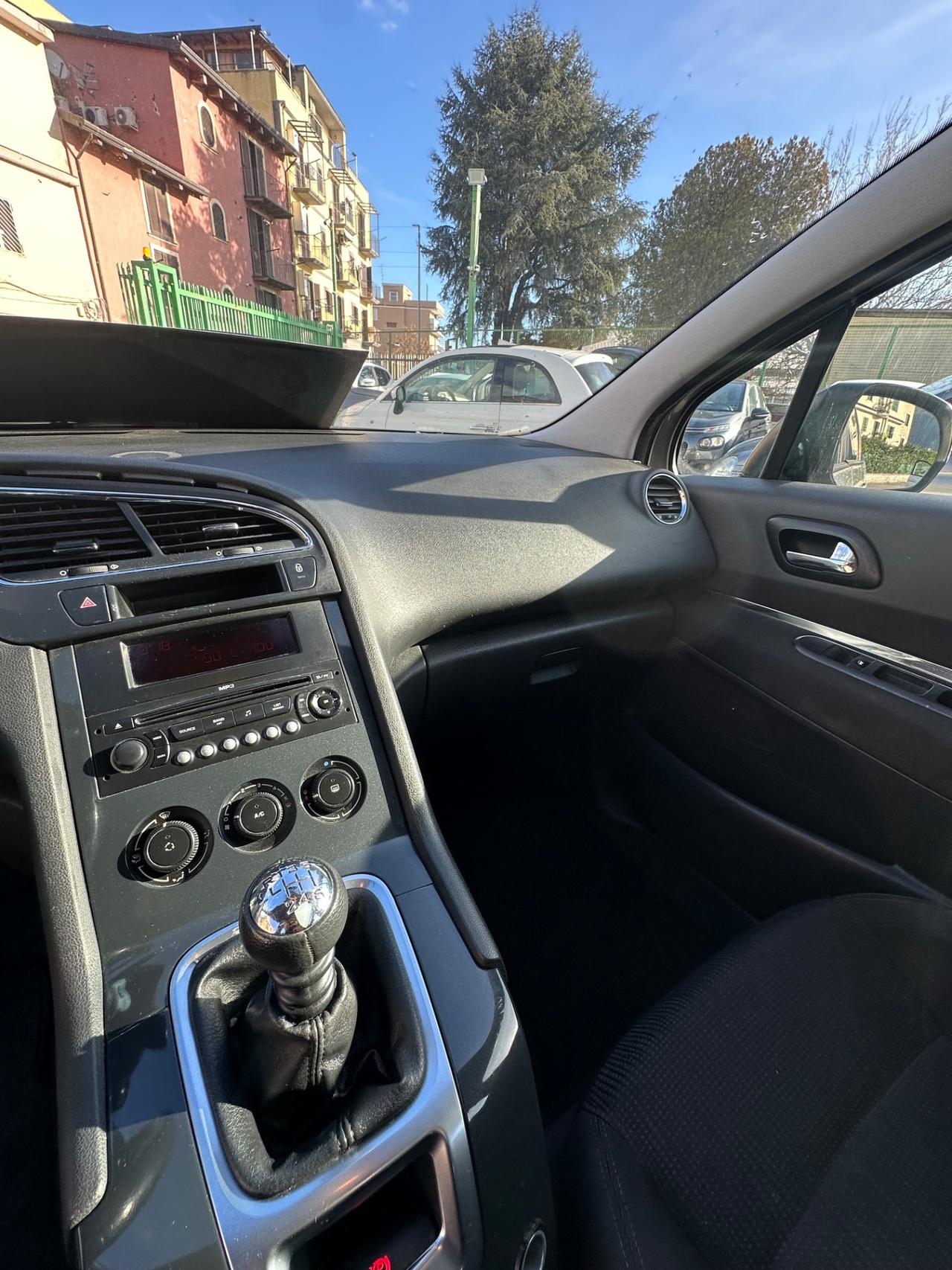 Peugeot 5008 1.6 HDi 110CV Féline