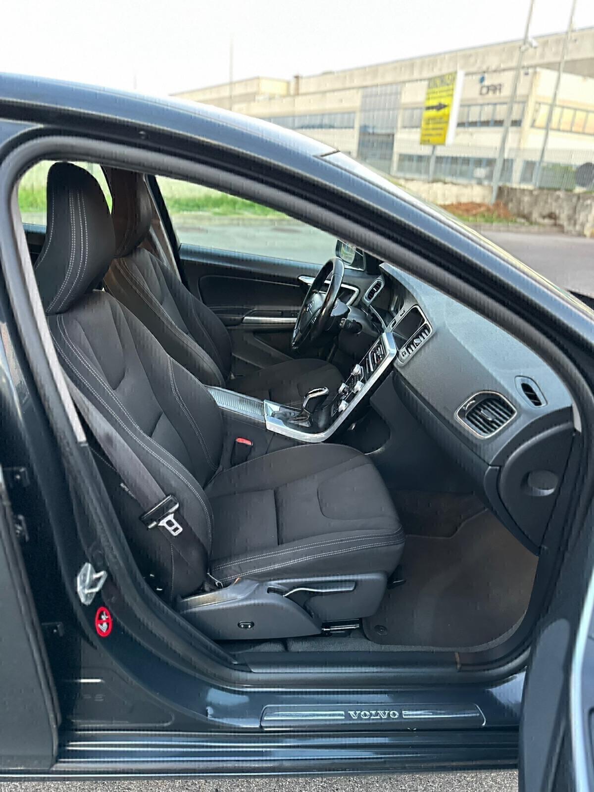 Volvo V60 D2 1.6 Powershift Kinetic