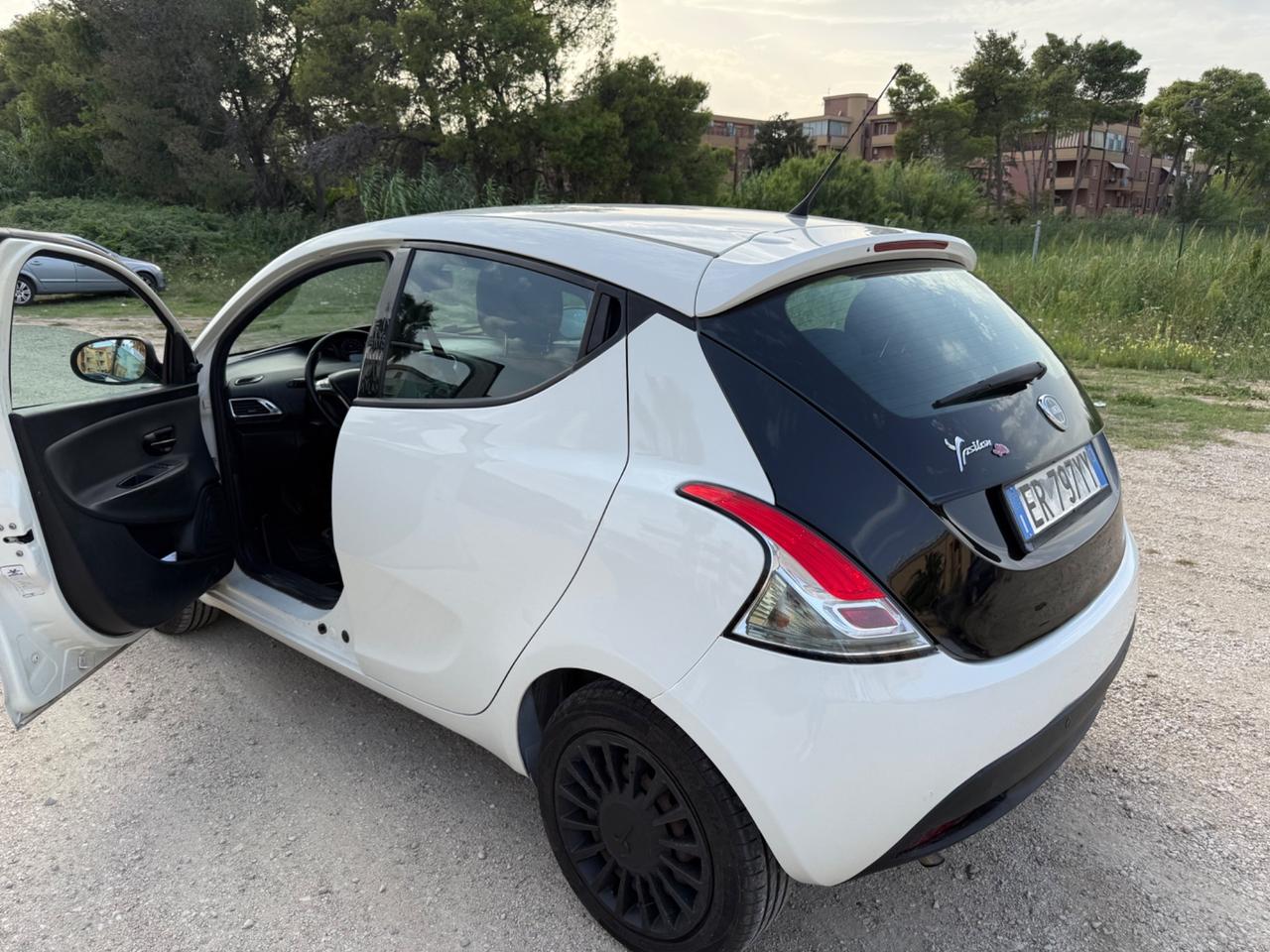 Lancia Ypsilon 1.2 69 CV 5 porte PERMUTE