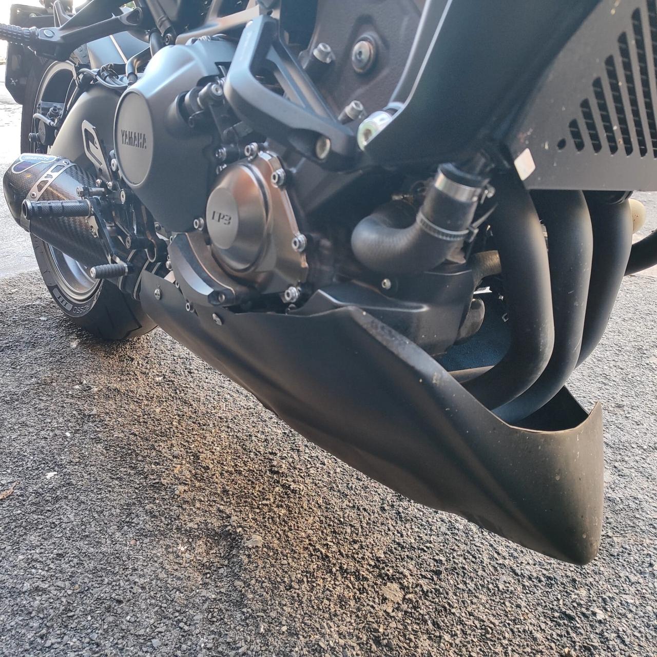 Yamaha MT-09 2017 – 16.979 KM – SUPER ACCESSORIATA