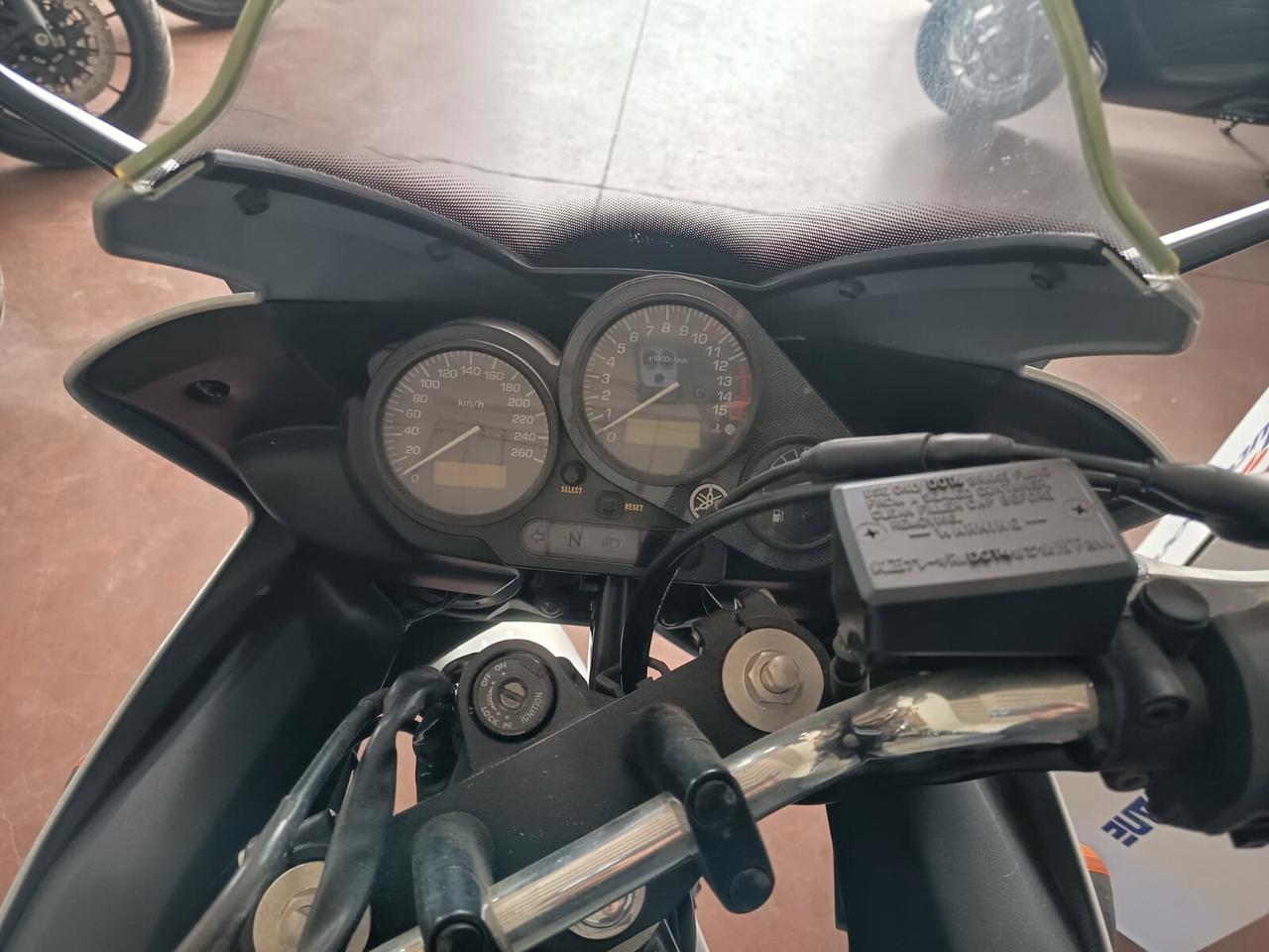 Yamaha FZ6 Fazer 600