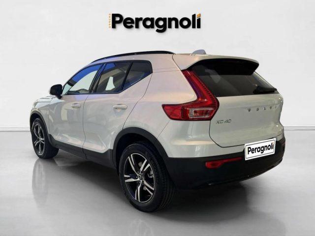 VOLVO XC40 B3 PLUS DARK AUTOMATICA KM0