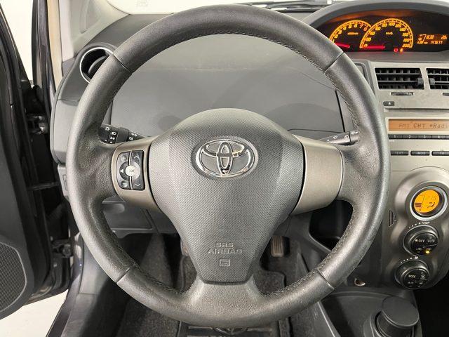 TOYOTA Yaris 1.0 5 porte "NEOPATENTATI"