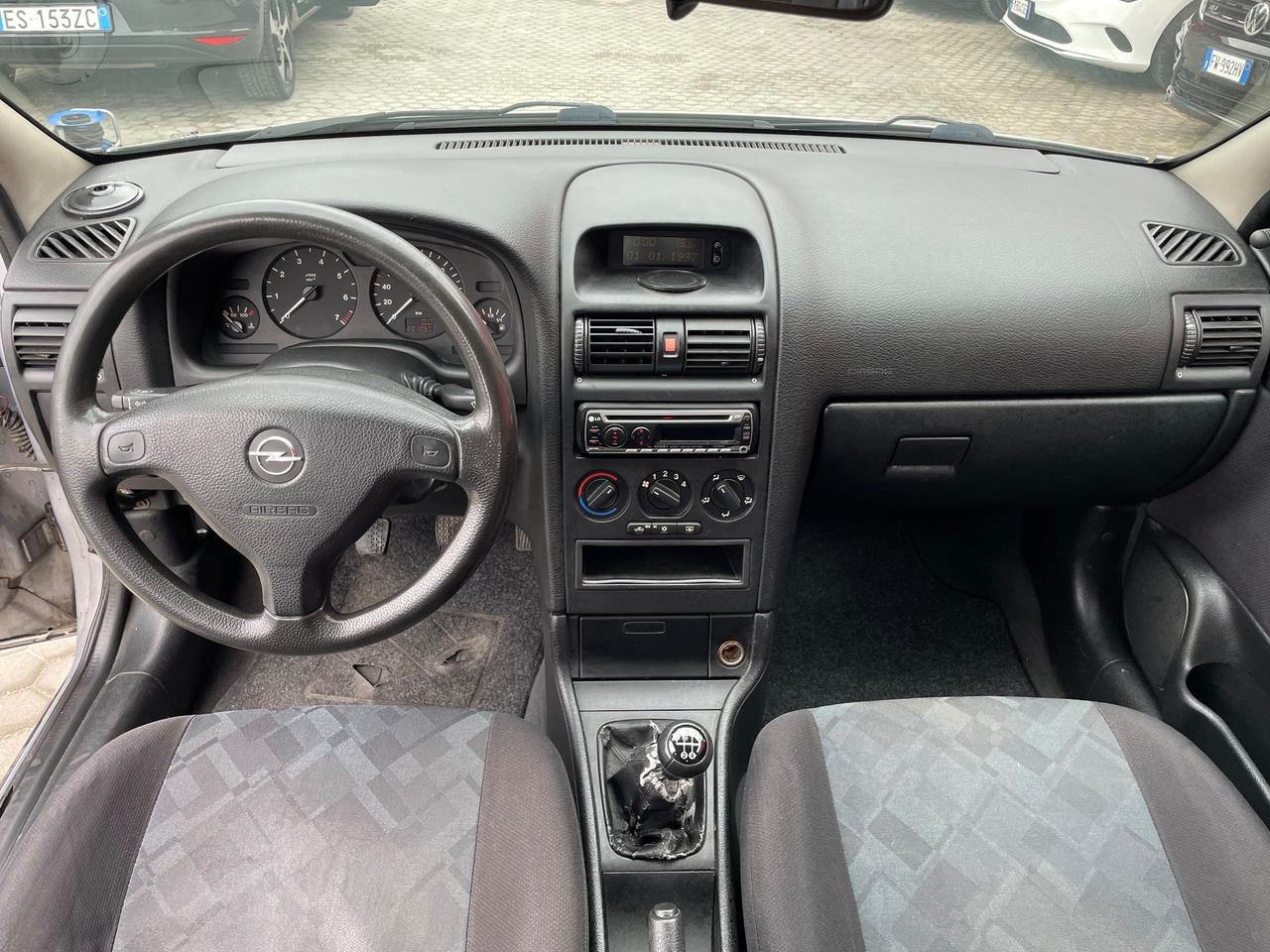 Opel Astra ADATTA A NEOPATENTATI 1.6i 16V cat 5 porte Club