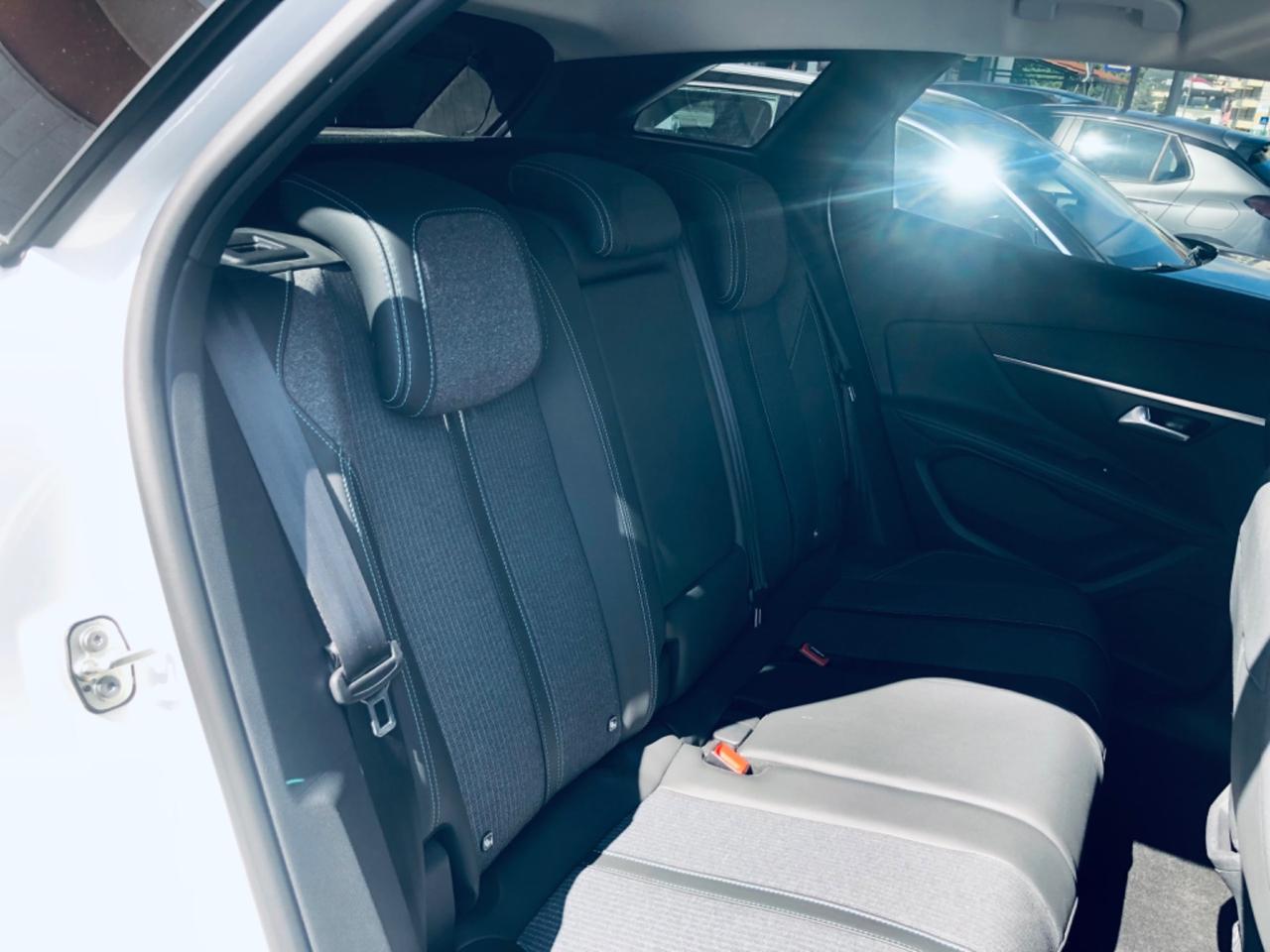 Peugeot 3008 BlueHDi 130 S&S EAT8 Allure