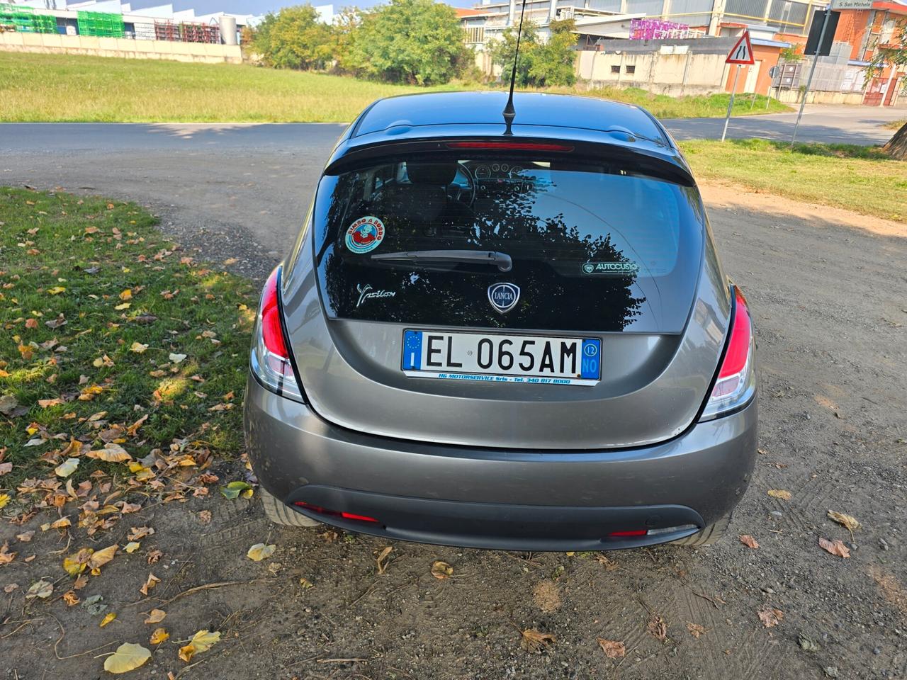 Lancia Ypsilon 1.2 69 CV 5 porte S&S Bi Color