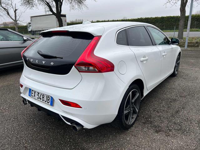 VOLVO V40 D2 1.6 R-design Momentum