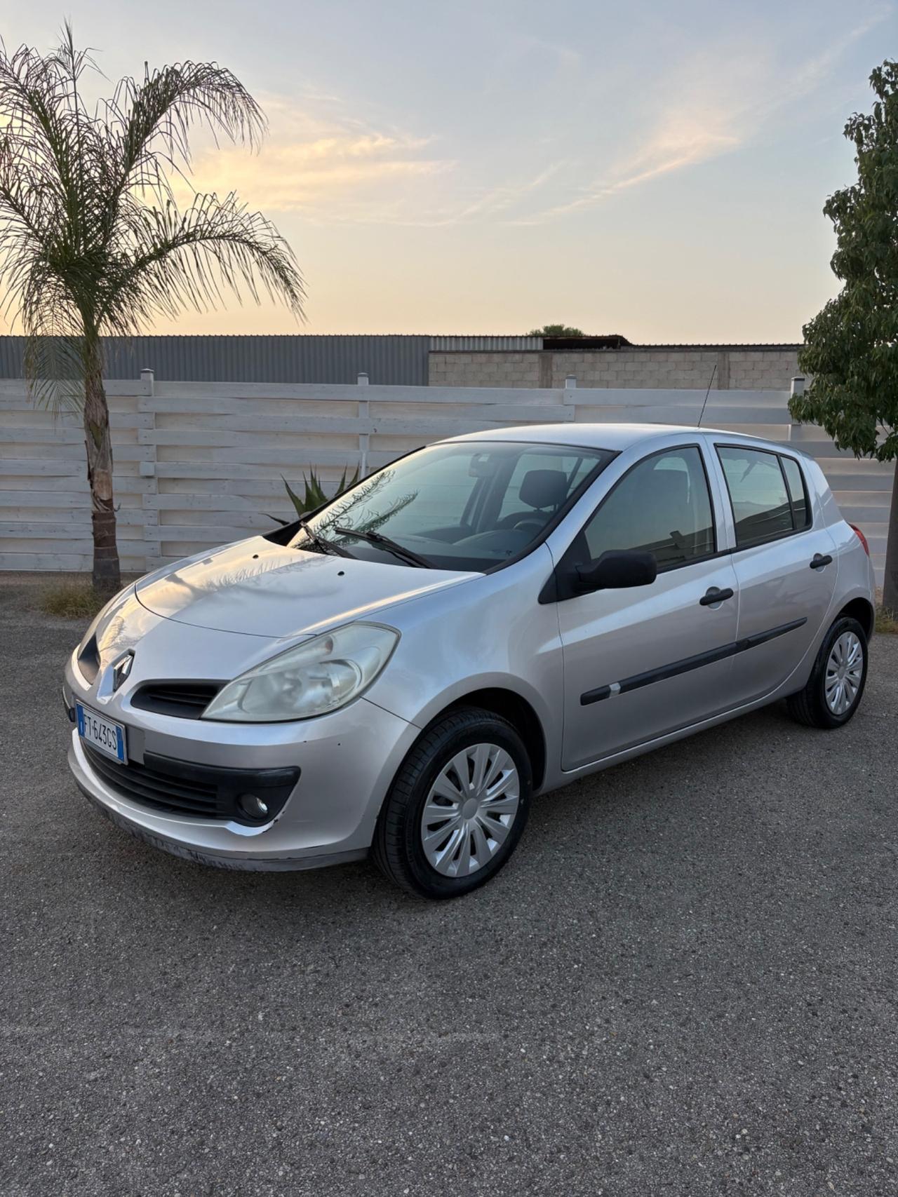 Renault Clio 1.2 5 porte 116.000 km adatta a neopatentati