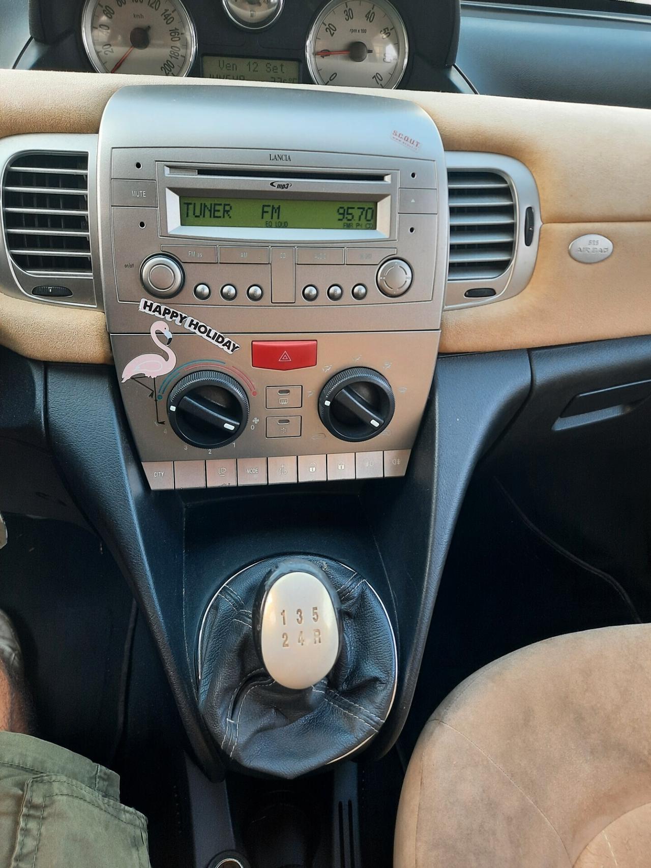 Lancia Ypsilon 1.2 Platino OK NEOPATENTATI