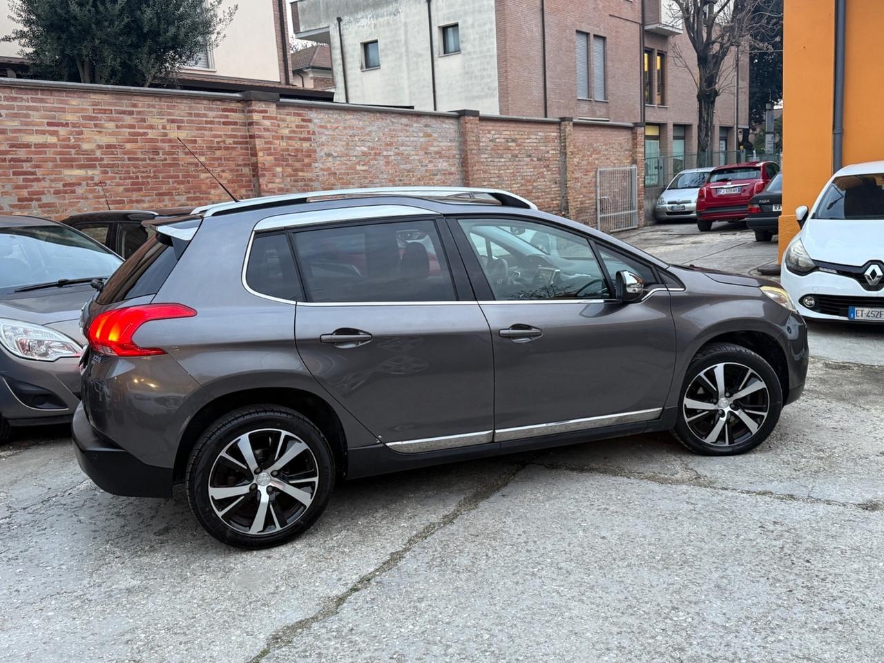 Peugeot 2008 1.6 e-HDi 115 CV Stop&Start Féline