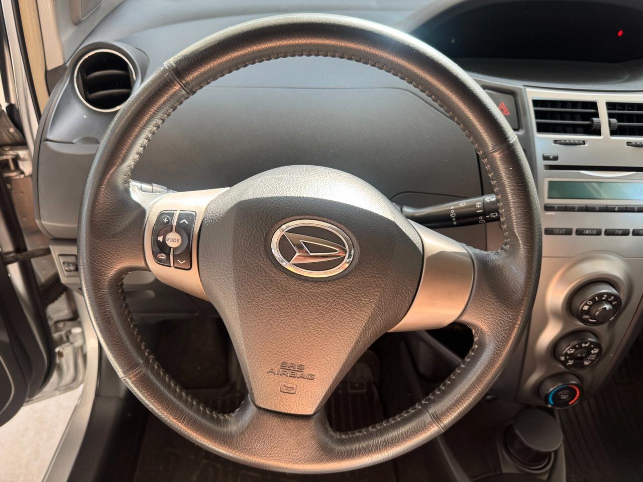 Daihatsu Charade 1.3 B You Five TOYOTA YARIS