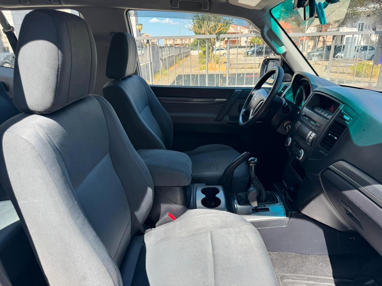 Mitsubishi Pajero 3.2 DI-D 16V aut. 3p. Instyle 200 CV