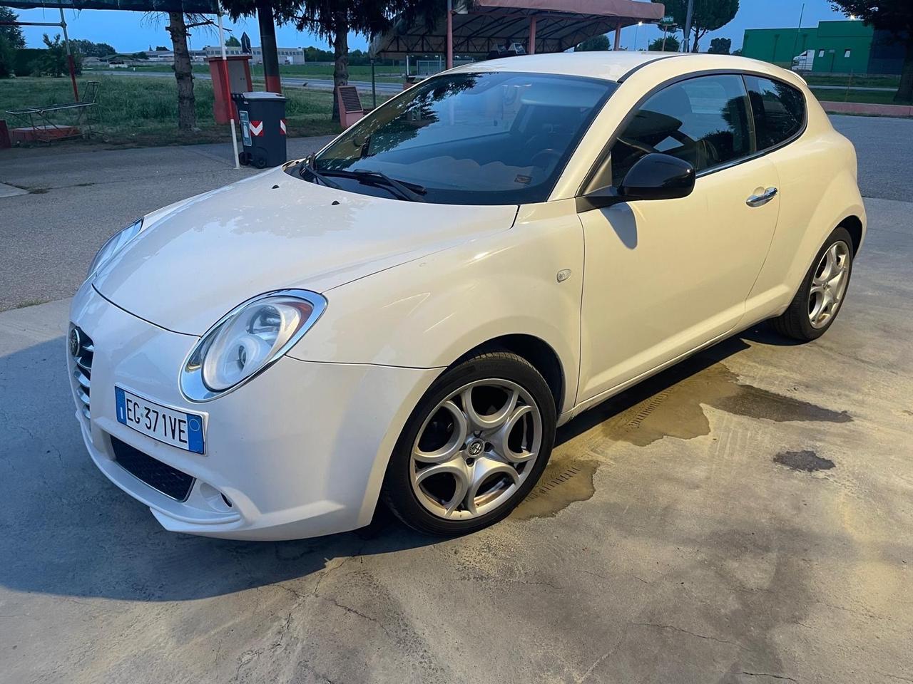 Alfa Romeo MiTo 1.6 JTDm-2 S&S Distinctive Sport Pack