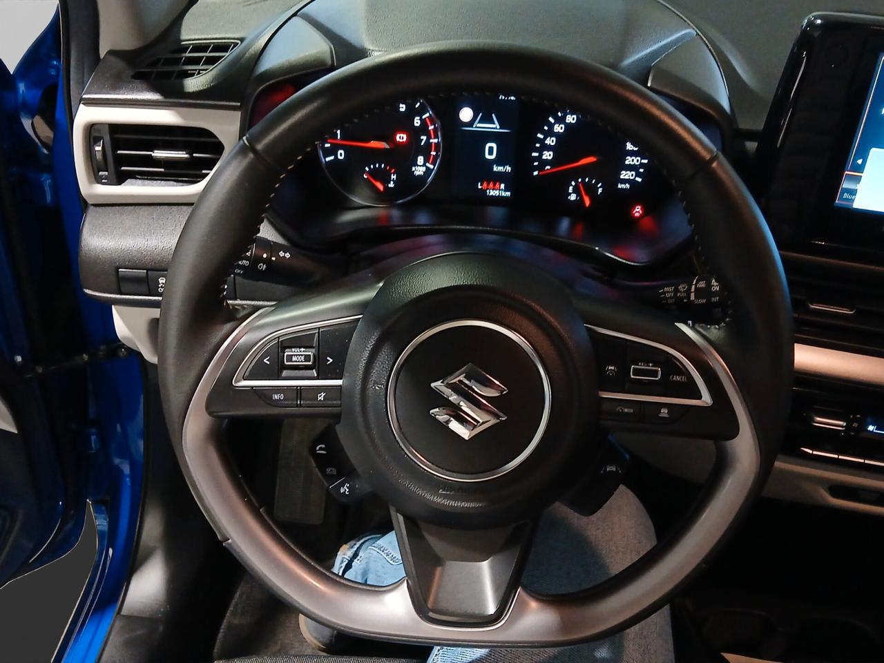 Suzuki Swift 1.2 Hybrid Top bicolor