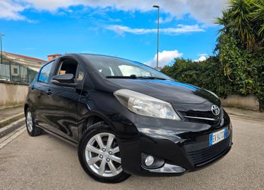 TOYOTA YARIS LOUNGE 1.0B NUOVISSIMA DI TUTTO