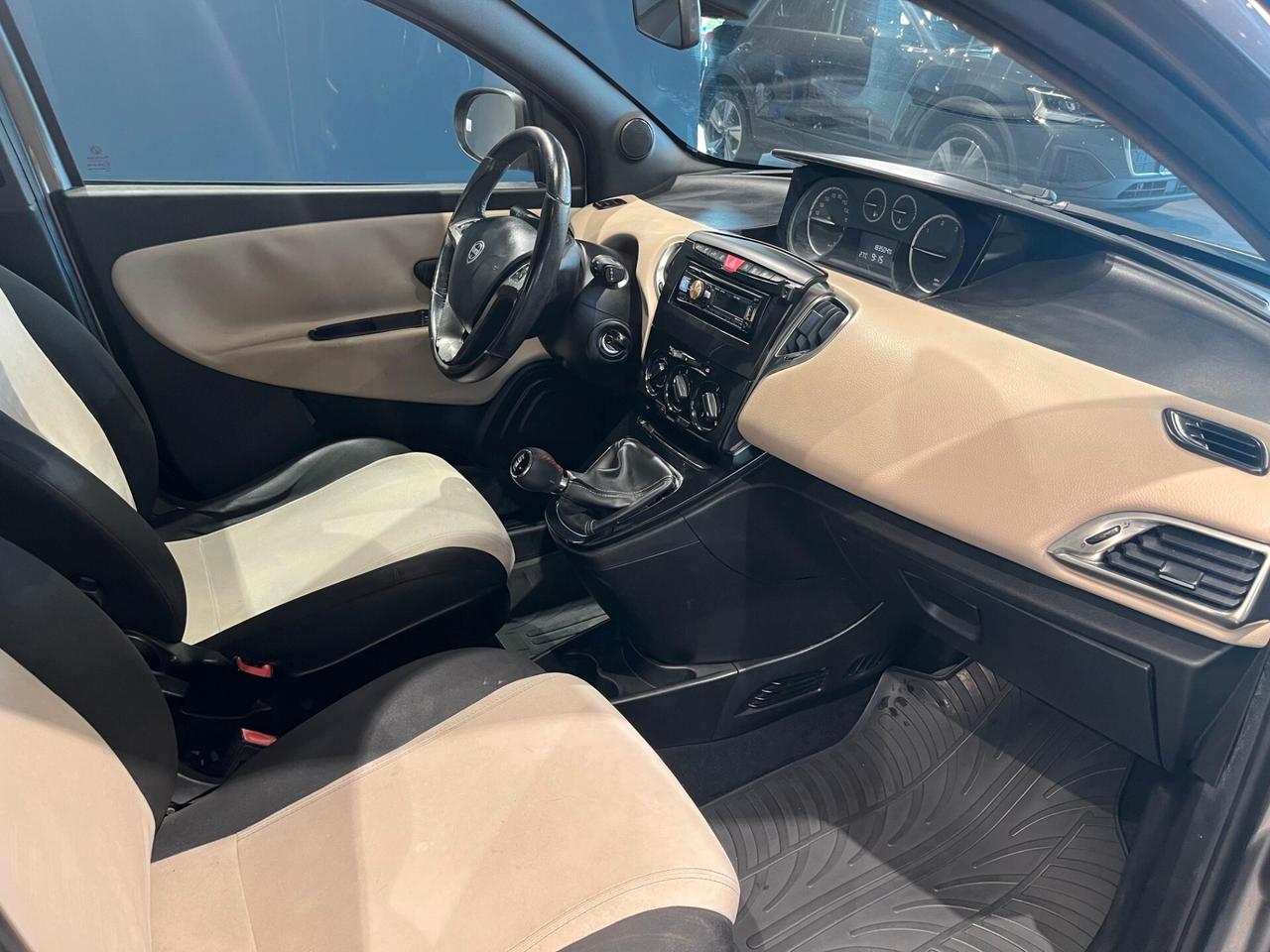 Lancia Ypsilon 1.3 MJT 16V 95 CV 5 porte S&S Silver