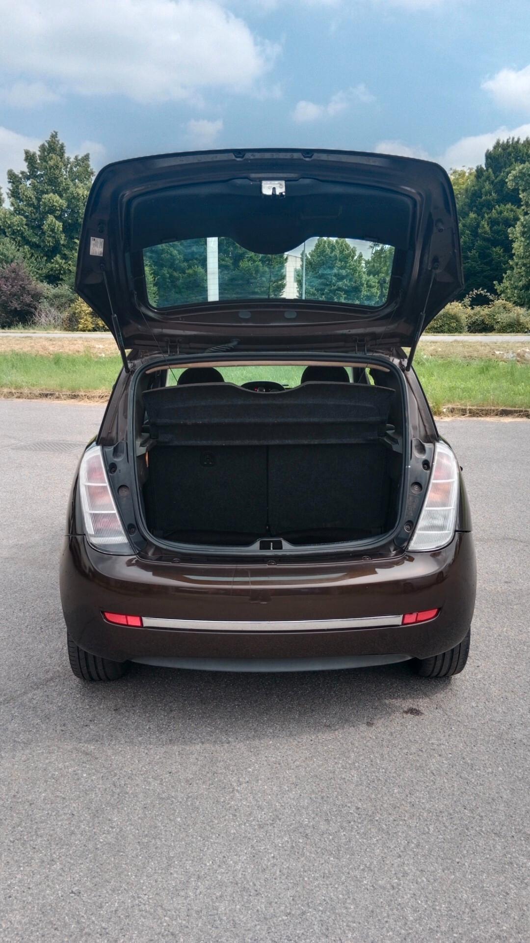 Lancia Ypsilon 1.4 Argento