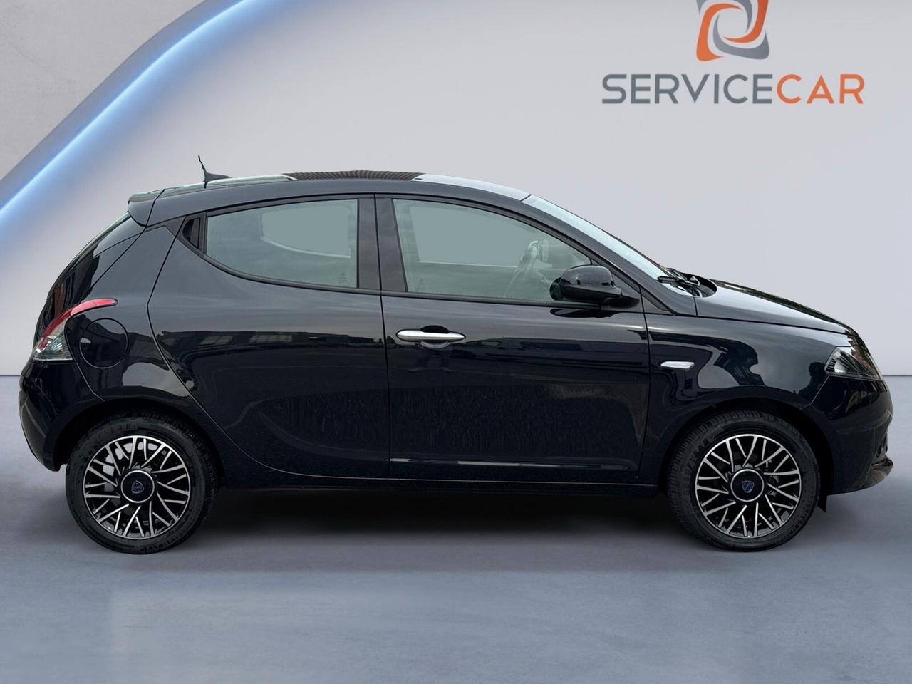 Lancia Ypsilon 1.0 Hybrid Platino