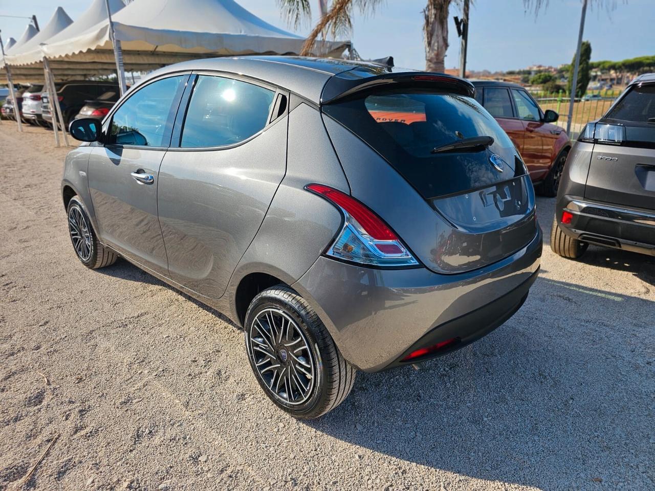 Lancia Ypsilon 1.0 FireFly 5 porte S&S Hybryd Gold