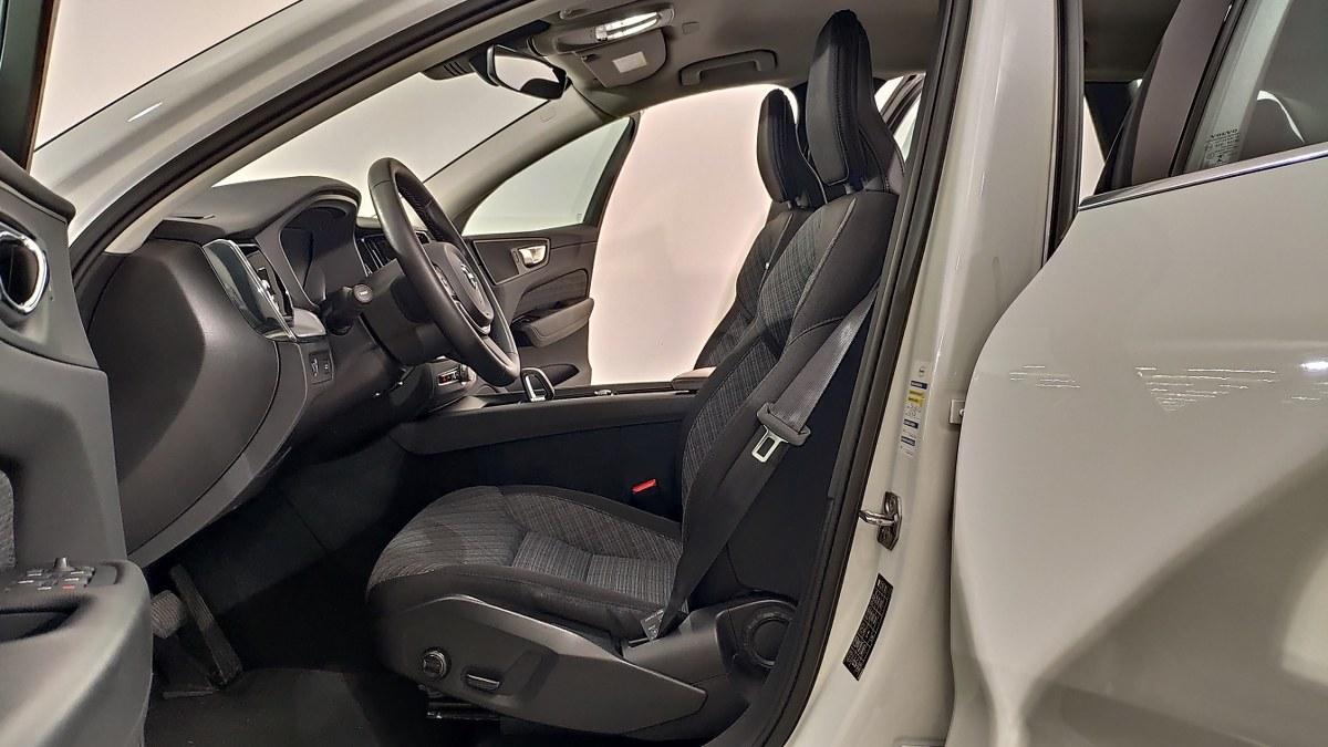 VOLVO Xc60 B4 Mild Hybrid (D) Awd Geartronic Momentum Pro