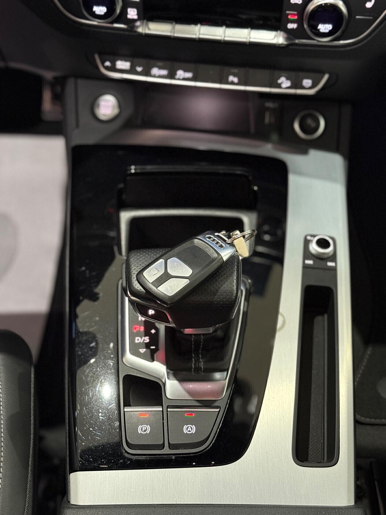 Audi Q5 40 TDI 204 CV quattro S tronic Identity Black