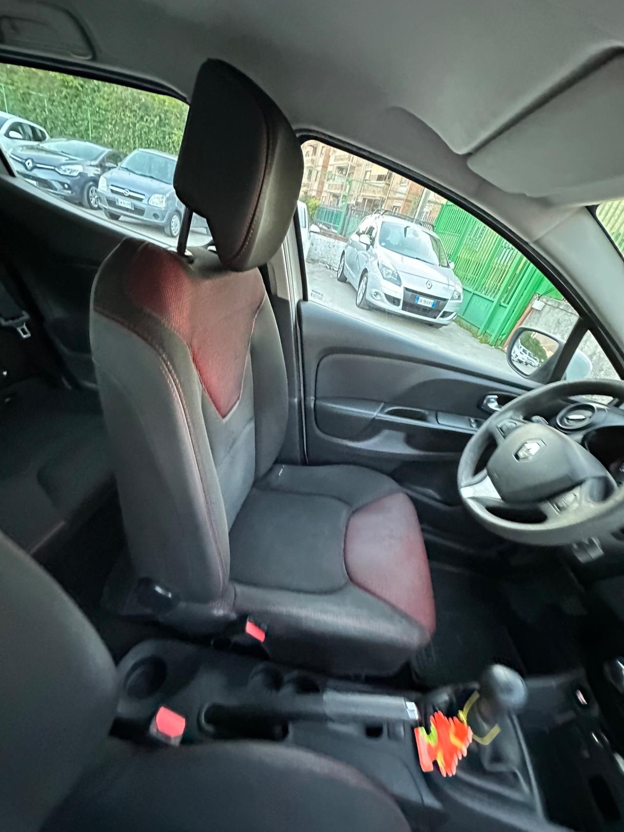 Renault Clio 1.2 75CV 5 porte Zen