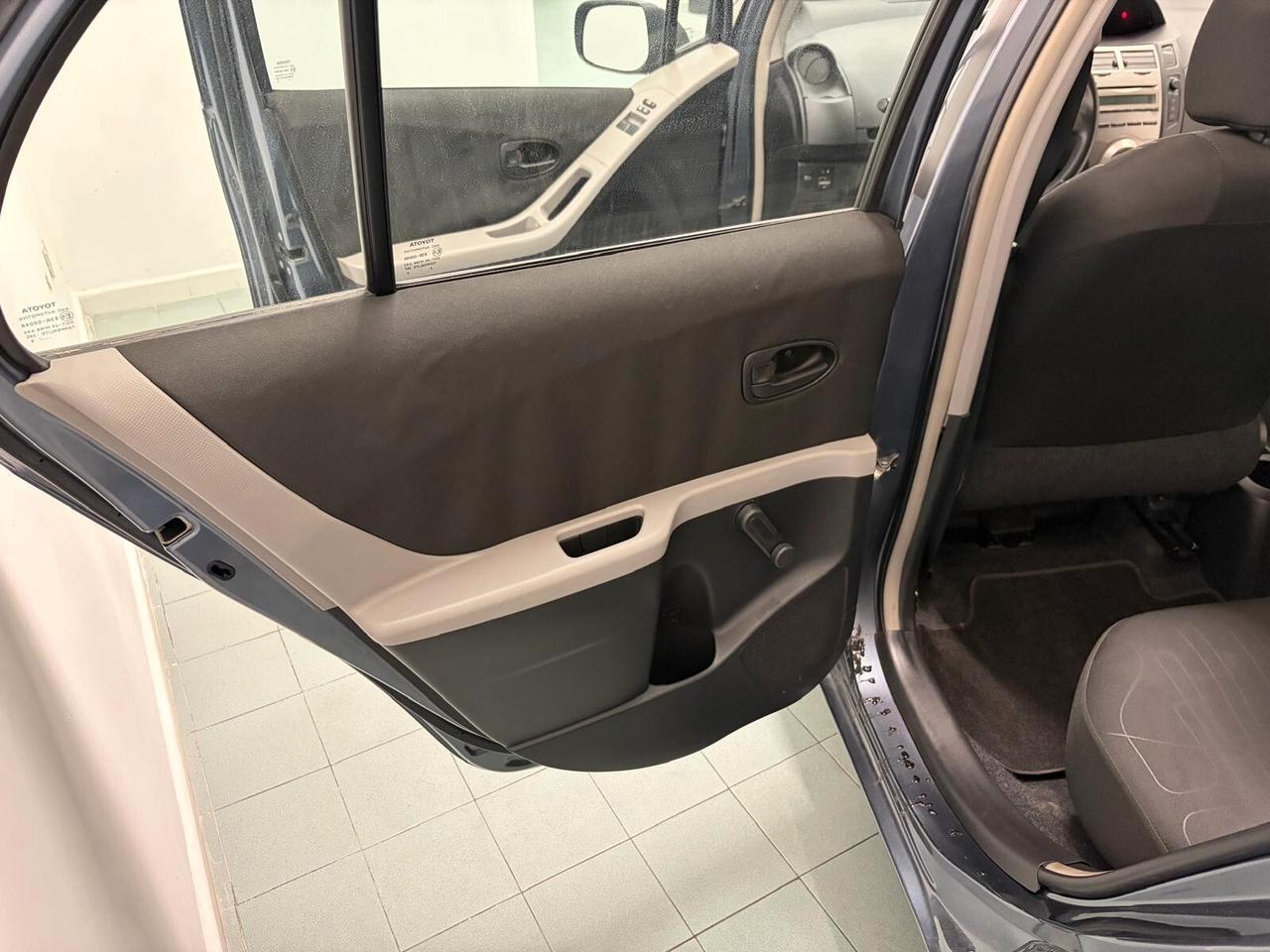 Toyota Yaris 1.0 TUTTO INCLUSO CHIAVI IN MANO LEGGI