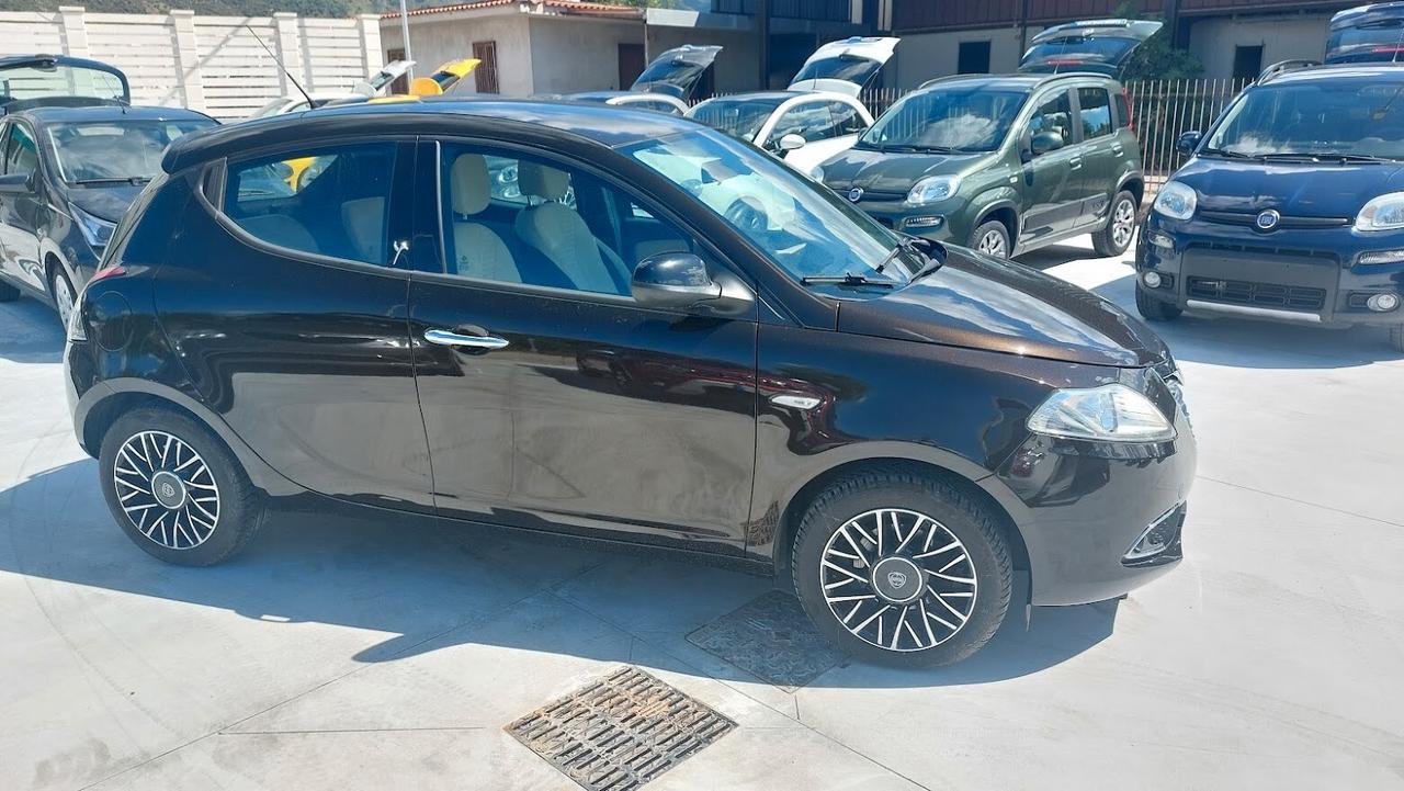 Lancia Ypsilon 1.2 69 CV 5 porte 2013