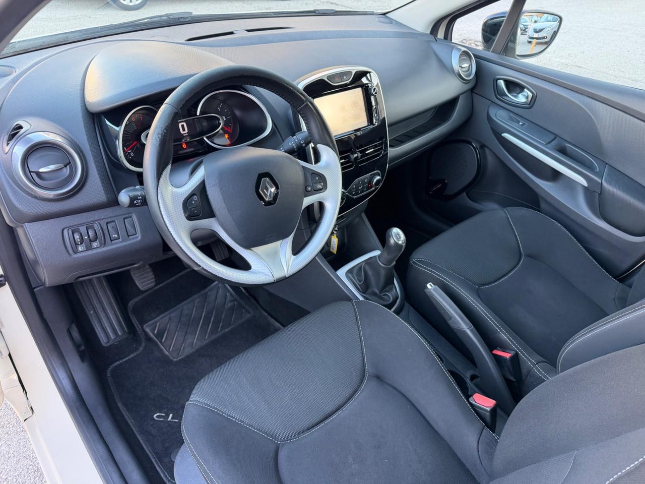Renault Clio 1.2 benzina 75 cv 2015 navi retroc