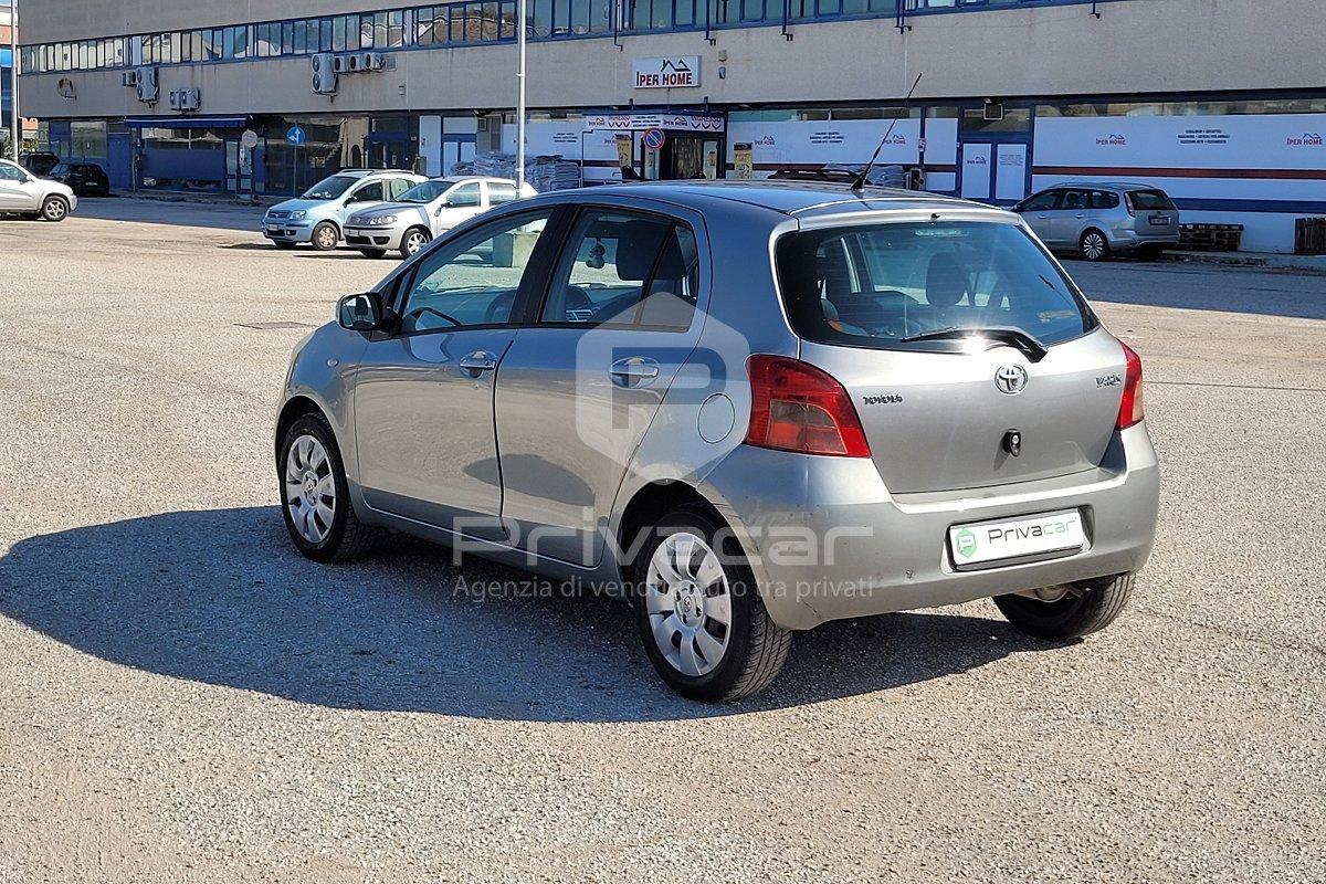 TOYOTA Yaris 1.0 5 porte