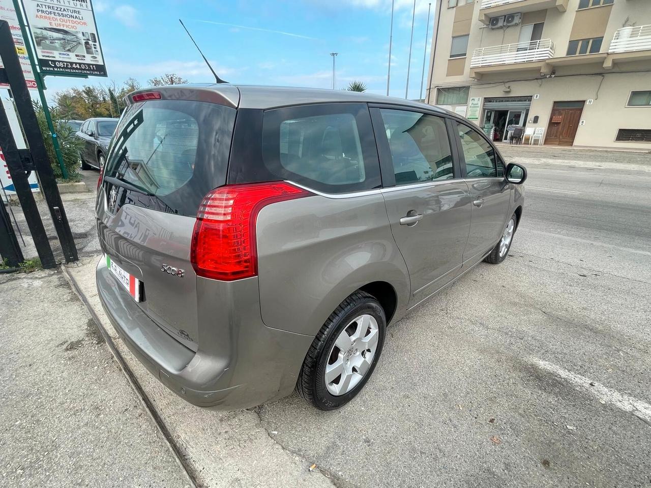 Peugeot 5008 1.6 e-HDi 112CV Stop&Start cambio robotizzato Family